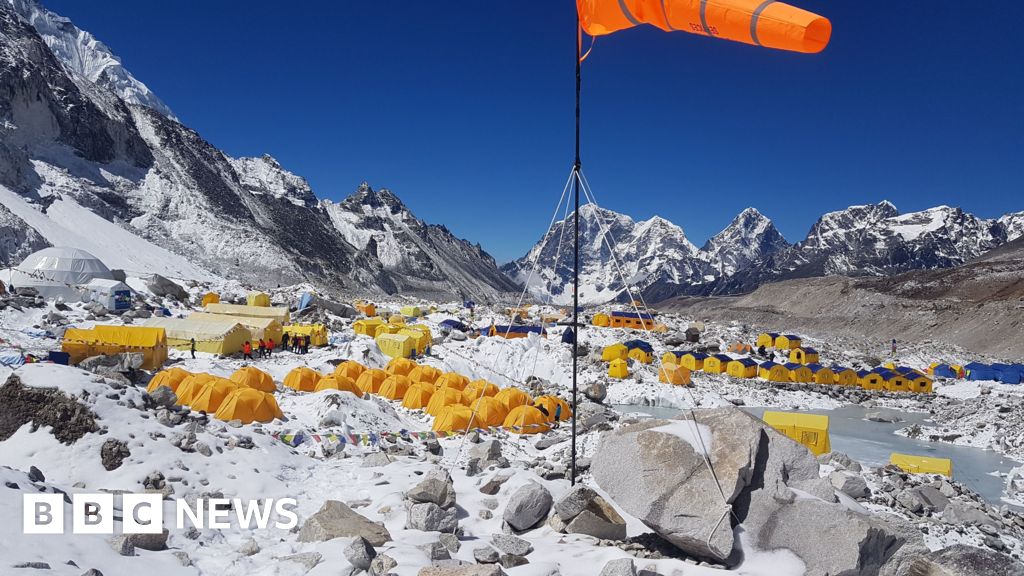 Eleven tonnes of rubbish taken off Himalayan peaks