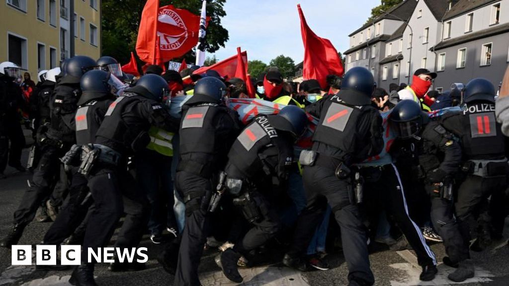 AfD conference in Essen triggers violent protest clashes