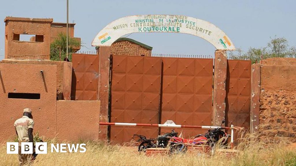Inmates escape from prison that holds jihadists
